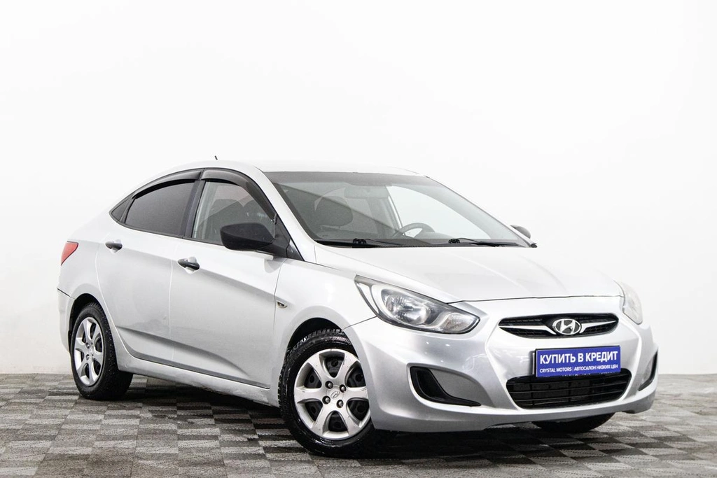 Седан Hyundai Solaris 2011 года, 599000 рублей, Сургут