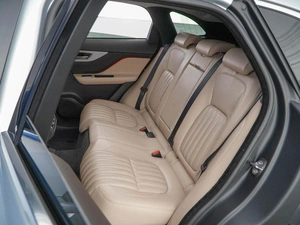 Внедорожник Jaguar F-Pace 2017 года, 3449033 рублей, Москва
