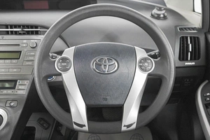 Лифтбек Toyota Prius 2012 года, 1049000 рублей, Кемерово