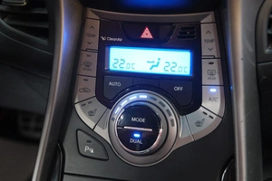 Седан Hyundai Elantra 2012 года, 899000 рублей, Омск