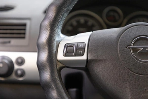 Хетчбэк Opel Astra 2012 года, 669000 рублей, Новосибирск