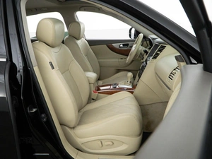 Внедорожник Infiniti QX70 2015 года, 2549999 рублей, Москва