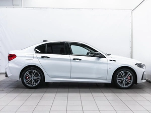 Седан BMW 1 серия 2022 года, 2070000 рублей, Красноярск