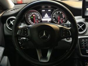 Седан Mercedes-benz CLA-класс 2017 года, 1847000 рублей, Красноярск