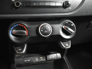 Хетчбэк Kia Rio X-Line 2018 года, 1389900 рублей, Казань