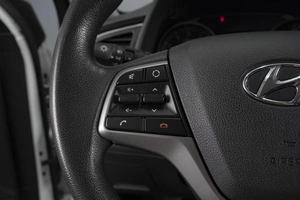 Седан Hyundai Elantra 2017 года, 1340000 рублей, Омск