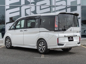 Минивэн Honda Stepwgn Spada 2017 года, 2070000 рублей, Краснодар