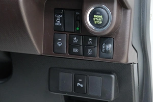 Минивэн Toyota Roomy 2019 года, 969000 рублей, Омск