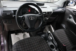Хетчбэк Toyota iQ 2009 года, 899000 рублей, Омск