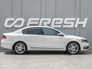 Седан Volkswagen Passat 2011 года, 825000 рублей, Краснодар