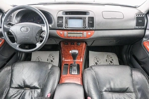 Седан Toyota Camry 2004 года, 899000 рублей, Красноярск