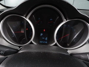Седан Chevrolet Cruze 2013 года, 819000 рублей, Красный Пахарь