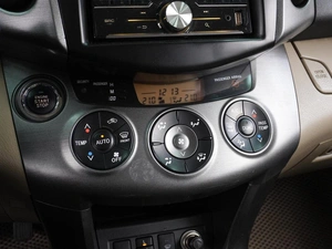 Внедорожник Toyota RAV4 2011 года, 1499000 рублей, Воронеж