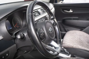 Седан Kia Rio 2017 года, 1329000 рублей, Томск