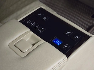 Седан Toyota Camry 2017 года, 1729412 рублей, Красноярск