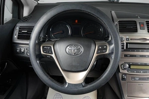 Седан Toyota Avensis 2011 года, 999000 рублей, Тюмень