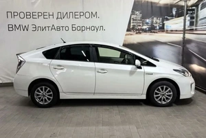 Лифтбек Toyota Prius 2015 года, 1290000 рублей, Барнаул