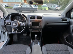 Седан Volkswagen Polo 2019 года, 1050000 рублей, Красноярск