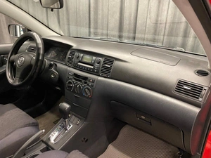 Хетчбэк Toyota Corolla 2003 года, 529000 рублей, Красноярск