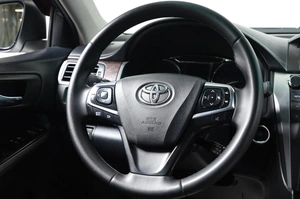 Седан Toyota Camry 2016 года, 2049000 рублей, Новосибирск