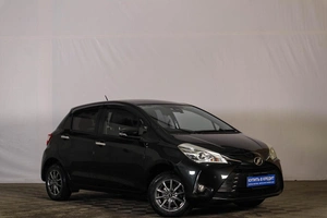 Хетчбэк Toyota Vitz 2019 года, 1419000 рублей, Тюмень