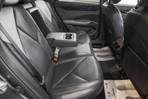 Лифтбек Changan UNI-V 2023 года, 2449000 рублей, Барнаул