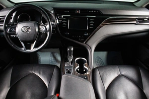 Седан Toyota Camry 2019 года, 3099000 рублей, Сургут