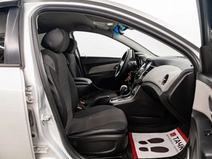 Седан Chevrolet Cruze 2011 года, 650000 рублей, Красноярск