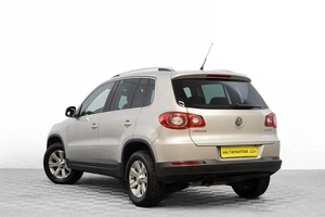 Внедорожник Volkswagen Tiguan 2010 года, 949000 рублей, Барнаул
