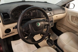 Хетчбэк Skoda Fabia 2011 года, 799000 рублей, Челябинск