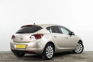 Хетчбэк Opel Astra 2012 года, 749000 рублей, Сургут