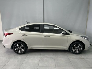 Седан Hyundai Solaris 2017 года, 1235000 рублей, Красноярск