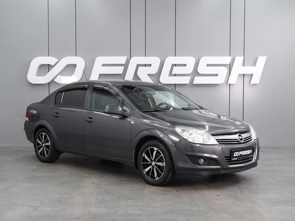 Седан Opel Astra 2011 года, 699000 рублей, Воронеж