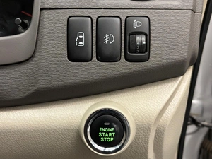 Минивэн Toyota Isis 2010 года, 1090000 рублей, Красноярск