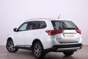 Внедорожник Mitsubishi Outlander 2016 года, 1699000 рублей, Омск
