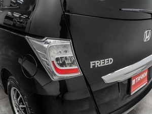 Минивэн Honda Freed 2014 года, 1275000 рублей, Красноярск
