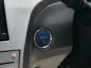 Лифтбек Toyota Prius 2015 года, 1290000 рублей, Барнаул