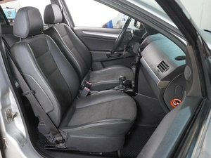 Седан Opel Astra 2011 года, 589000 рублей, Воронеж