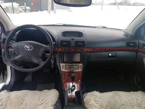 Седан Toyota Avensis 2004 года, 890000 рублей, Красноярск