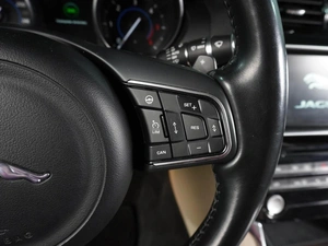 Седан Jaguar XE 2016 года, 1949000 рублей, Воронеж