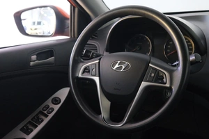 Хетчбэк Hyundai Solaris 2015 года, 989000 рублей, Омск