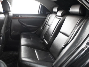 Седан Toyota Avensis 2005 года, 850000 рублей, Омск