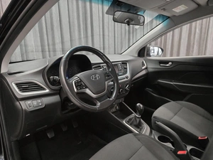 Седан Hyundai Solaris 2017 года, 1079000 рублей, Красноярск