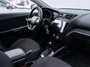 Седан Kia Rio 2015 года, 1049000 рублей, Петрозаводск