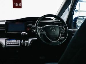 Минивэн Honda Stepwgn Spada 2016 года, 1850000 рублей, Красноярск