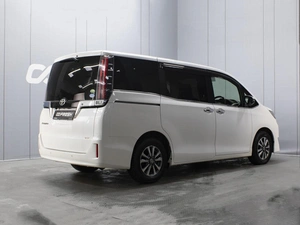 Минивэн Toyota Esquire 2019 года, 2550000 рублей, Омск