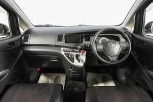 Минивэн Toyota Isis 2012 года, 1199000 рублей, Новосибирск