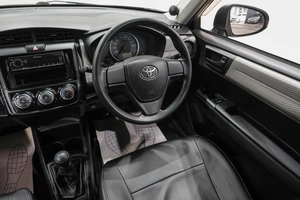 Седан Toyota Corolla Axio 2013 года, 1199000 рублей, Новокузнецк