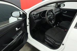 Седан Kia Rio 2012 года, 1010000 рублей, Курск