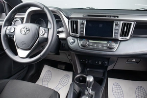 Внедорожник Toyota RAV4 2018 года, 2799000 рублей, Оренбург
